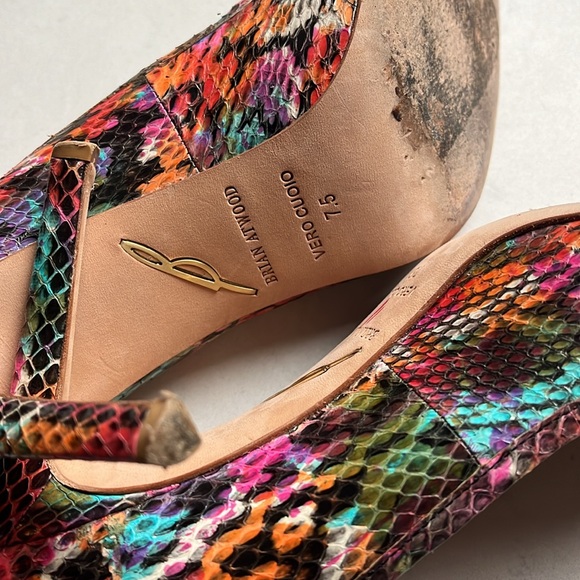 Spectacular Brian Atwood rainbow snakeskin stilettos. Size 7.5 - Picture 4 of 7
